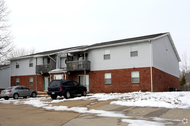 Primary Photo - Seven Oaks Apartments