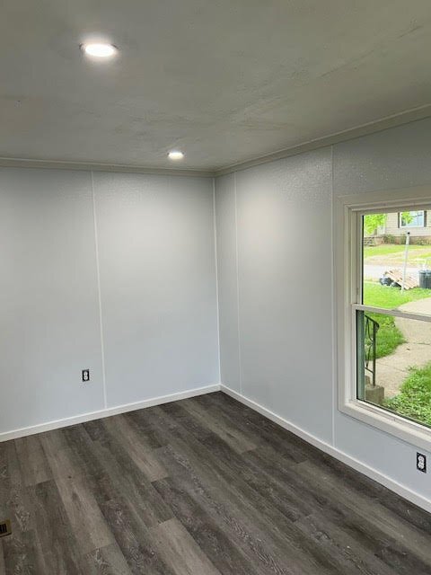 Building Photo - 18 Oak Dr