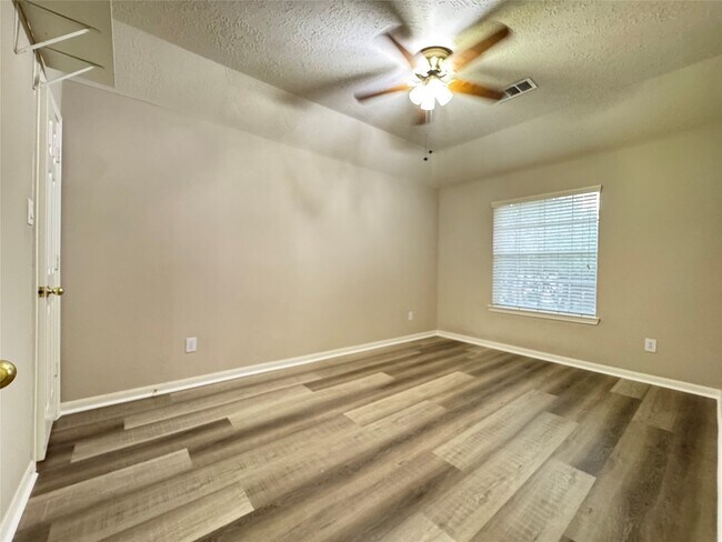 Building Photo - 3710 Heritage Colony Dr