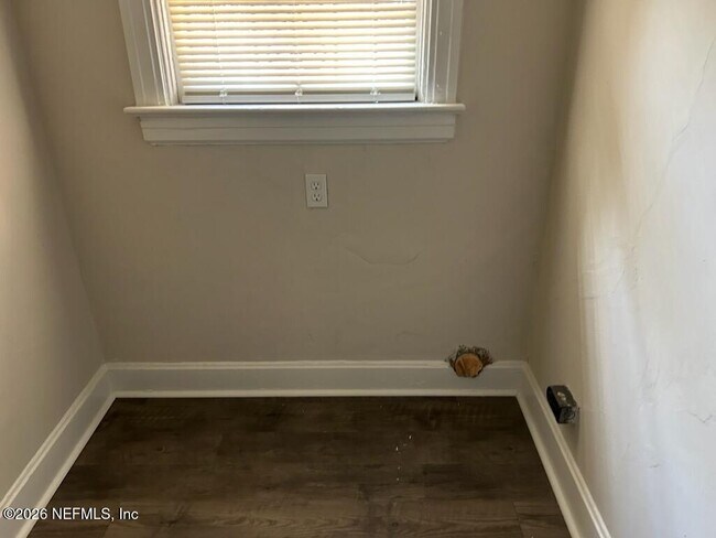 Building Photo - 678 Ivy St