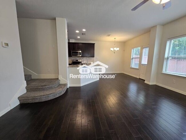 Building Photo - MOVE IN READY - Spacious 2-story townhouse...