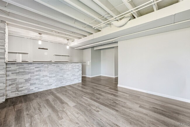 Building Photo - 463 Dusty Brook Dr