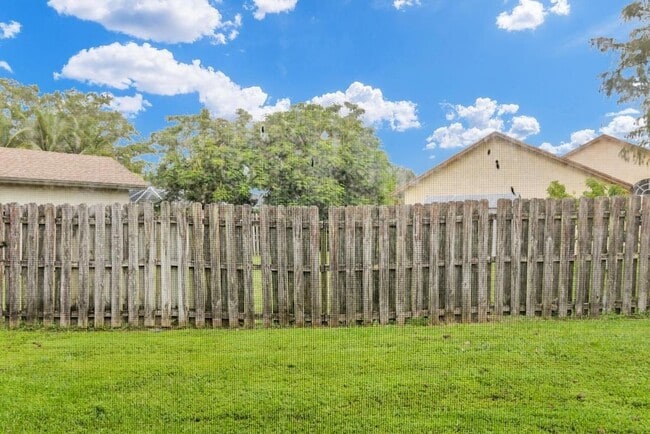 Building Photo - 13737 Yarmouth Dr