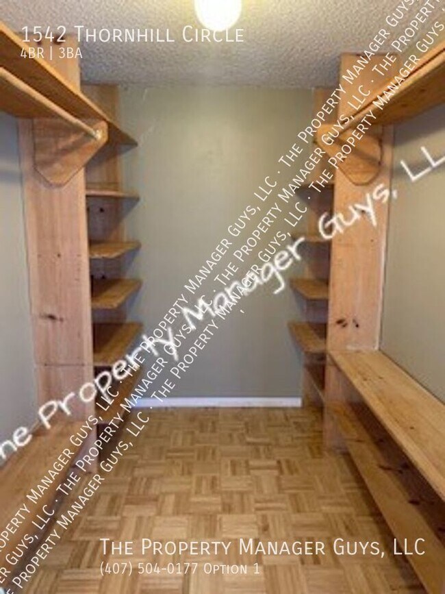 Building Photo - 1542 Thornhill Cir