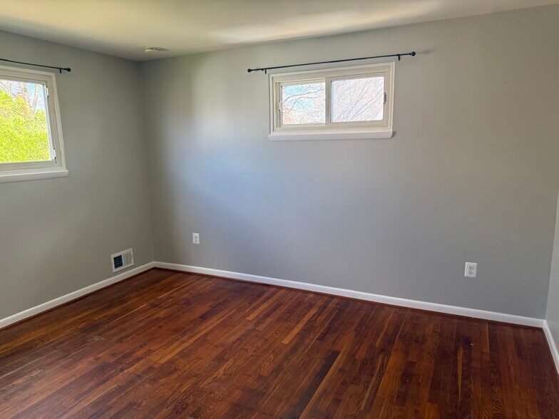 Building Photo - 417 Eisner St