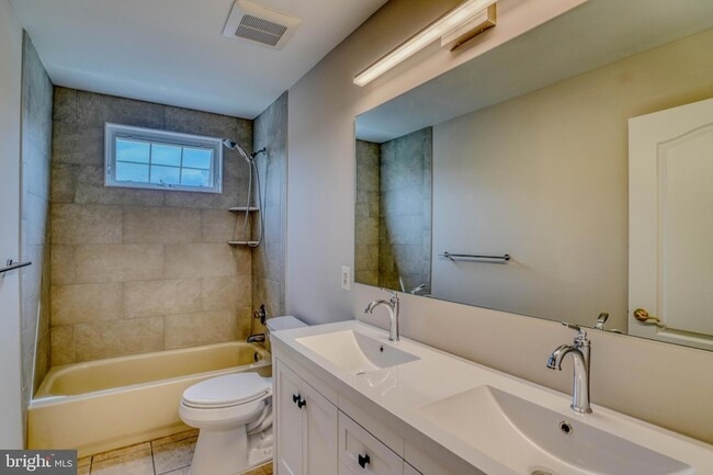 Building Photo - 9902 Player Dr