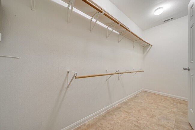 Building Photo - 18439 Sunrise Oaks Ct