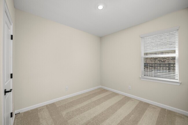 Building Photo - 3029 Sorrento Hl Dr