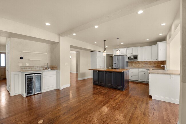 Building Photo - 2420 Regal View Ct