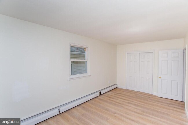 Building Photo - 857 Street Rd