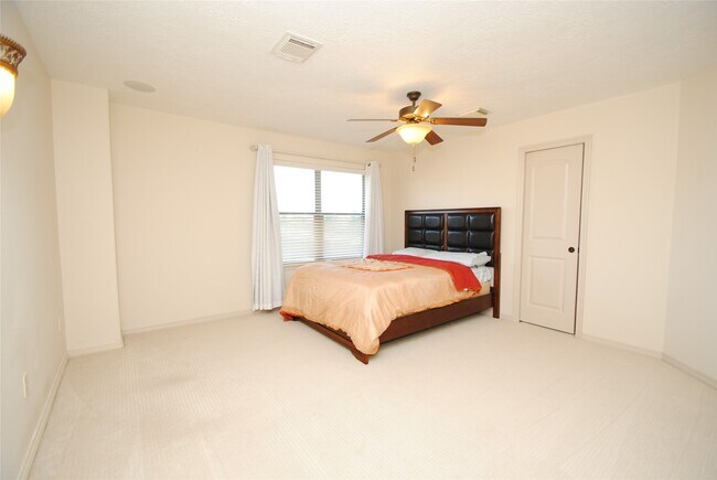 Building Photo - 15823 Medina Lake Ln