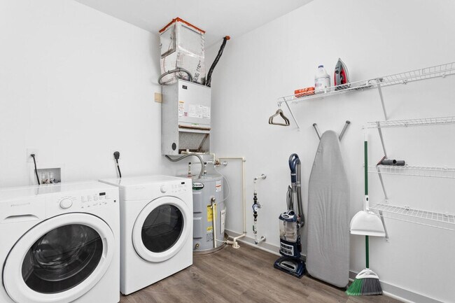 Building Photo - 747 N College Ave