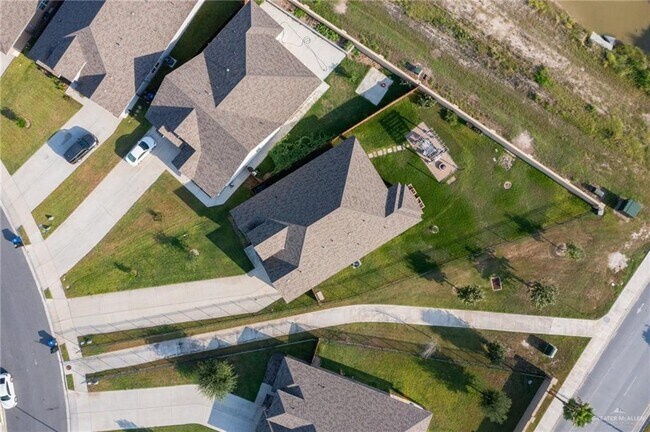 Building Photo - 21 Escondido Pass