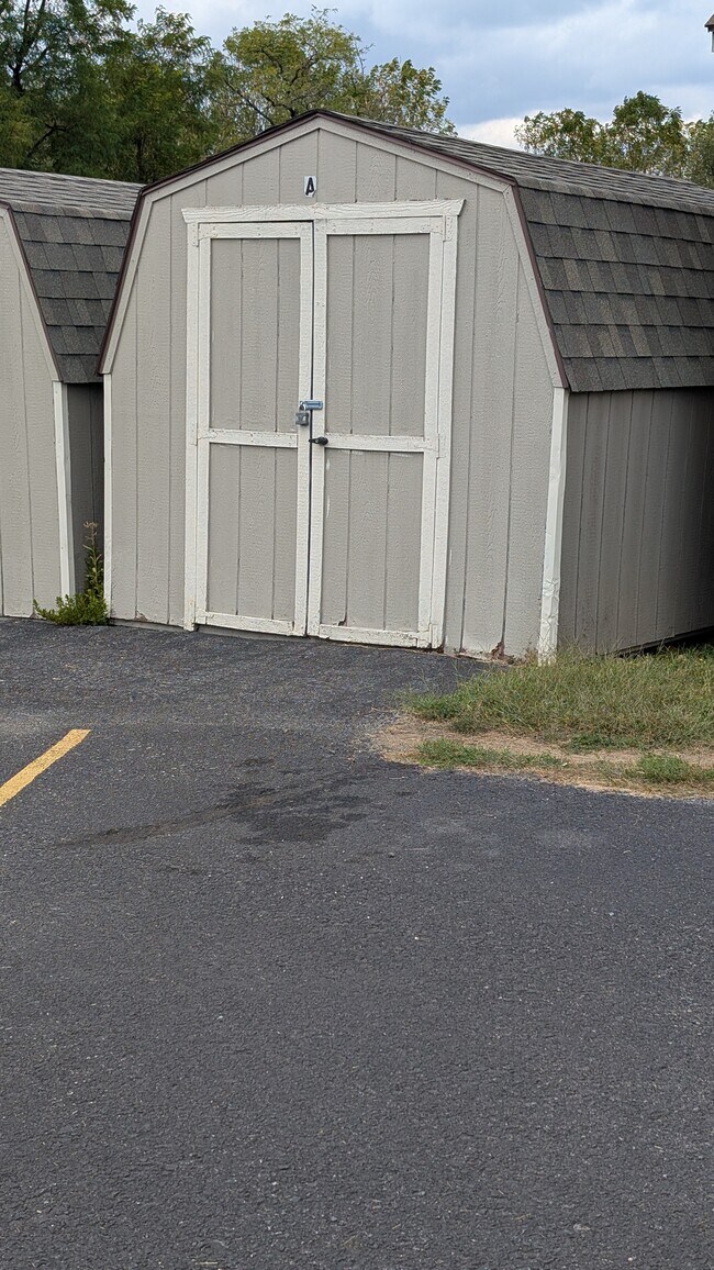 Building Photo - 8067 White Church Rd