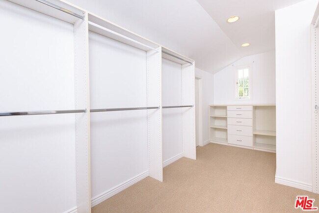Building Photo - 2628 Mandeville Canyon Rd