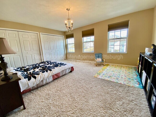 Building Photo - 449 Beech Dr