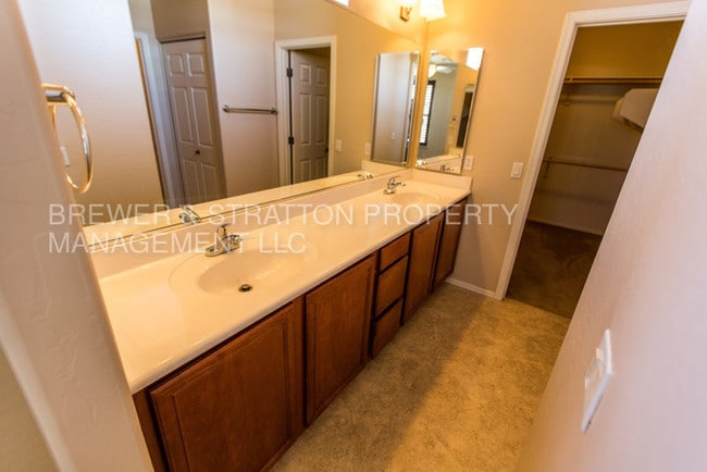 Building Photo - 6710 E University Dr