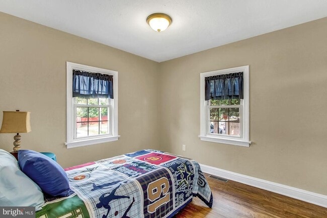 Building Photo - Coming Soon -  Charming 2 Bedroom, 1 Bath ...