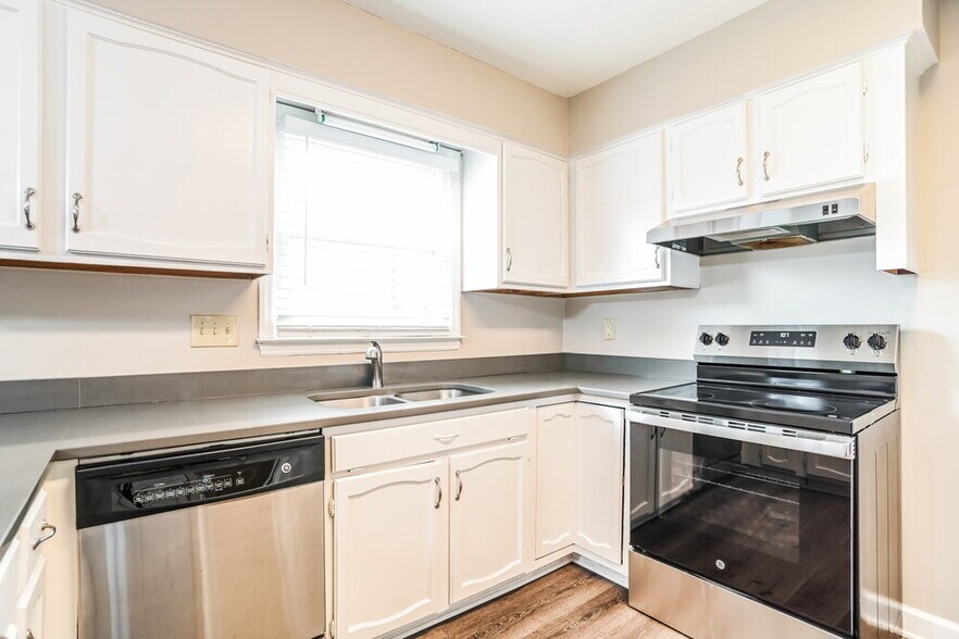 Building Photo - 9313 Fairmead Dr