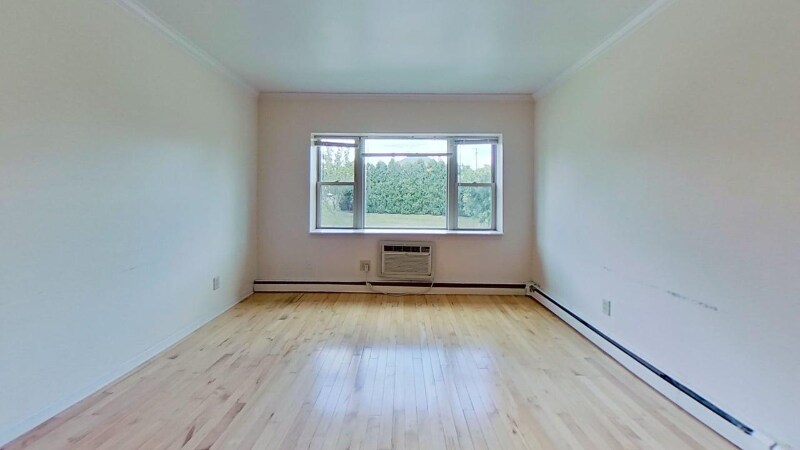 Primary Photo - 2030 N Oakland Ave