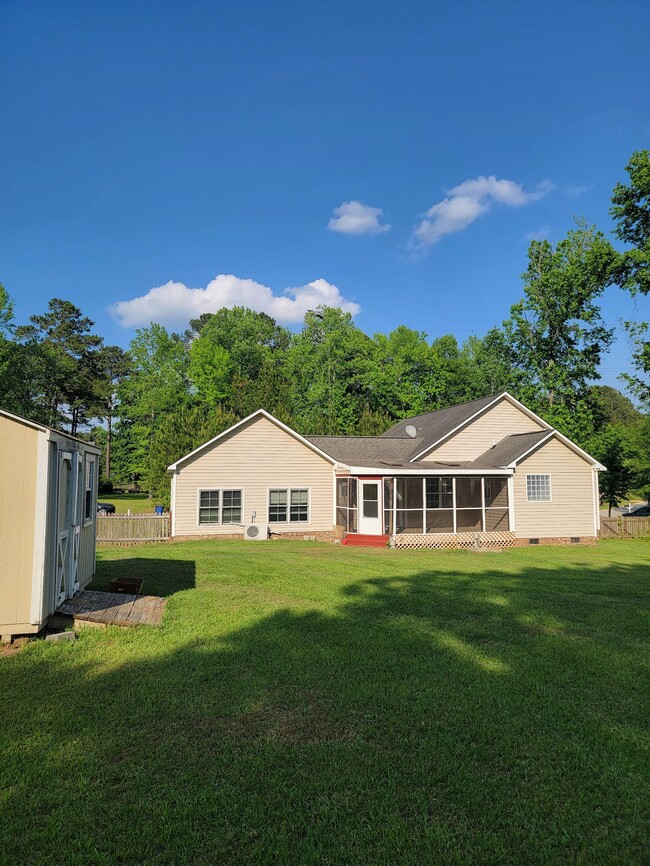 Building Photo - 200 Webfoot Dr