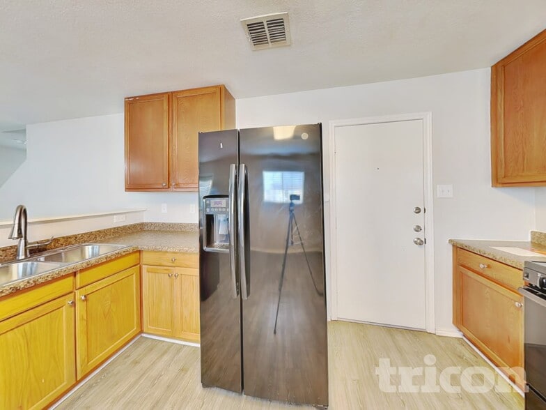 Building Photo - 9939 Amber Breeze