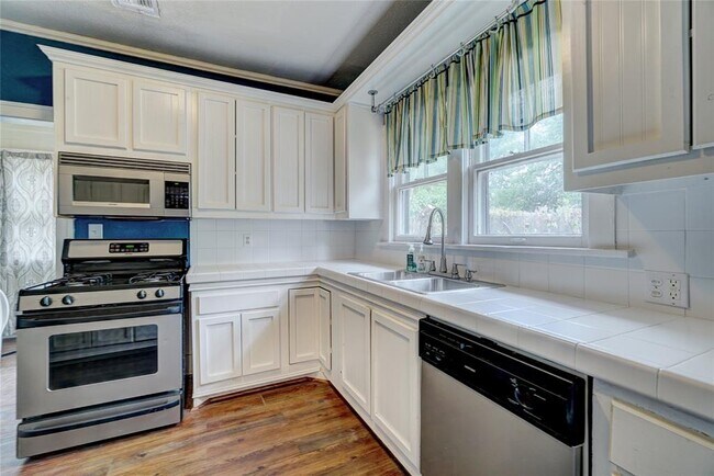 Building Photo - 3711 N Military Ave