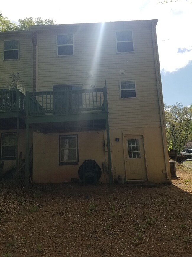 Building Photo - 137 Quince Ln