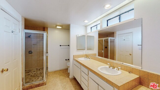 Building Photo - 144 N Hamilton Dr