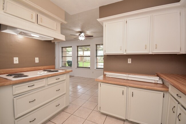 Building Photo - 21318 Park Valley Dr
