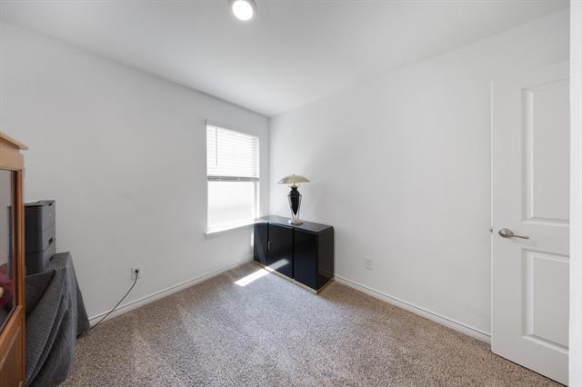 Building Photo - 627 Willow View Way