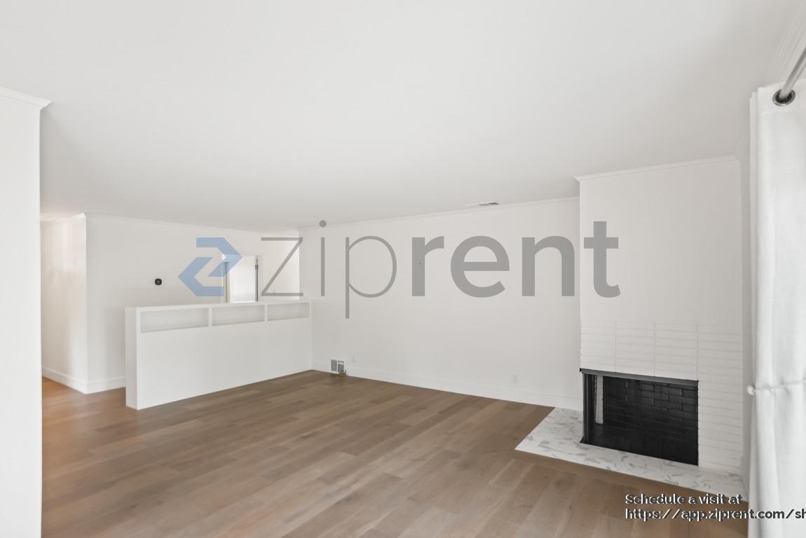 Building Photo - 2241 Santa Ana St