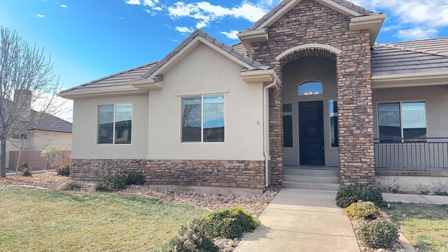 Building Photo - Stunning 5-Bedroom 3.5-Bathroom Home