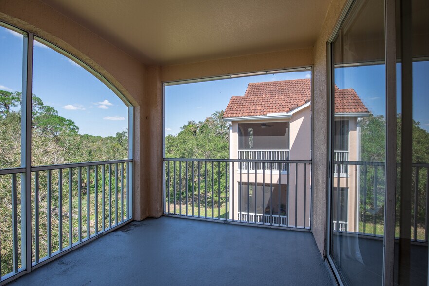 Building Photo - 4106 Central Sarasota Pky
