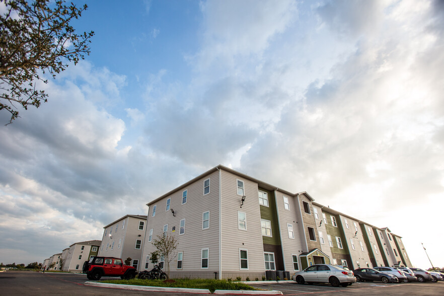 Building Photo - Fountain Hill Apartments