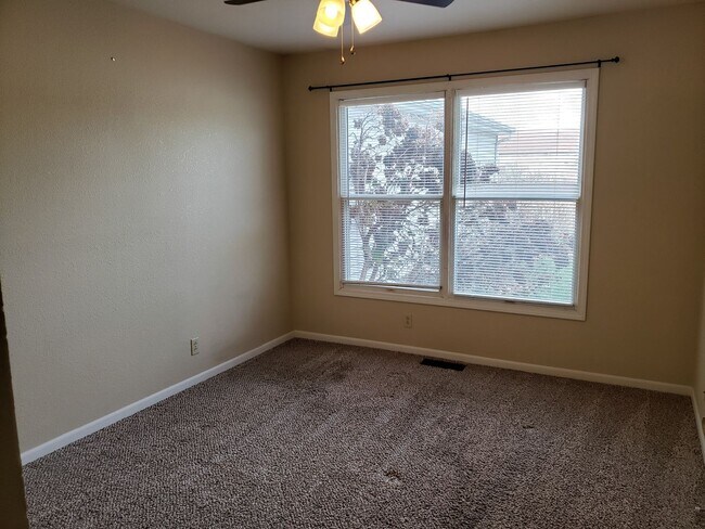 Building Photo - 2002 Middletown Dr