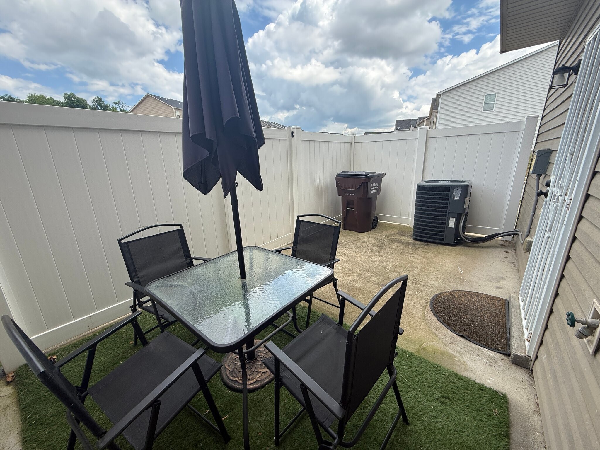 Building Photo - 1567 Sprucedale Dr