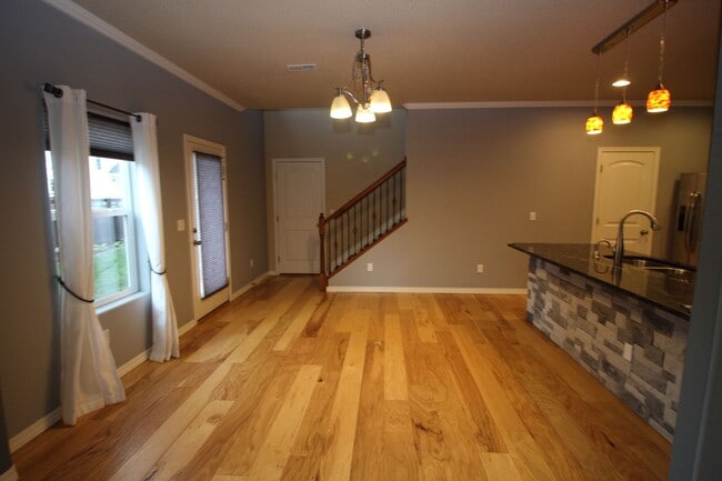 Building Photo - Beautiful 3bdrm 3bath home in Gold Hill Mesa