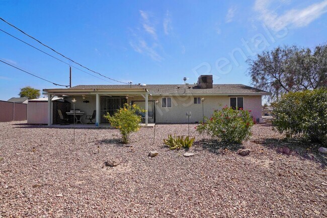 Building Photo - FURNISHED 2bd 2ba HOME