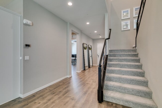 Building Photo - Furnished Luxury Rental with Mountain View...