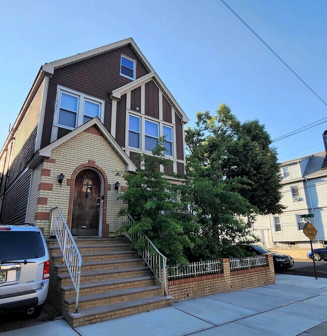 Building Photo - 273 Avenue A