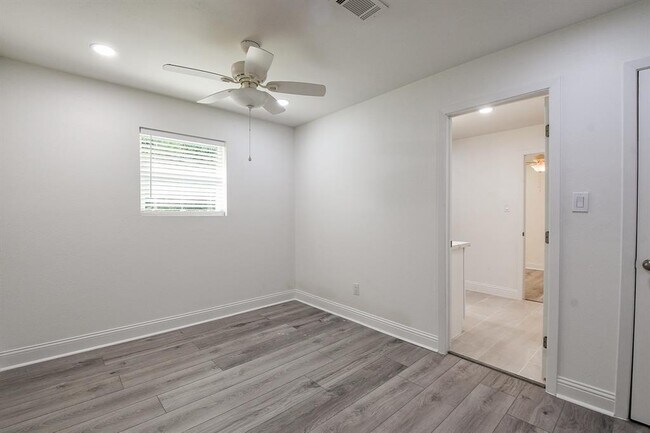 Building Photo - 527 FM 787