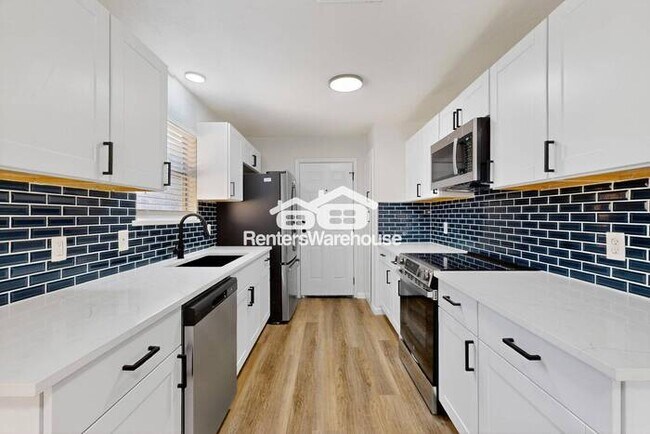 Building Photo - READY FOR MOVE-IN, 3-BEDROOM, 2-BATH HOME ...