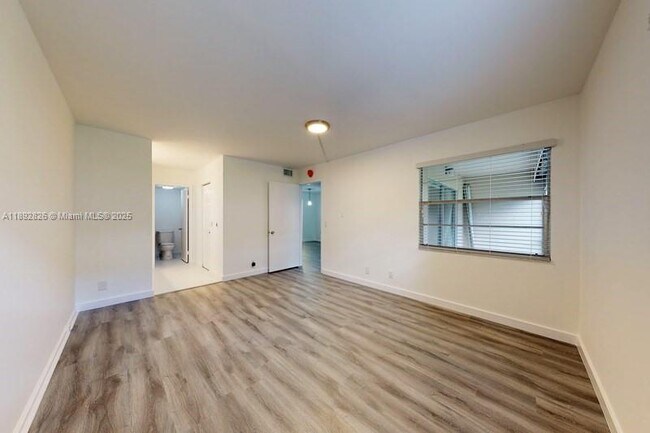 Building Photo - 1251 SW 125th Ave