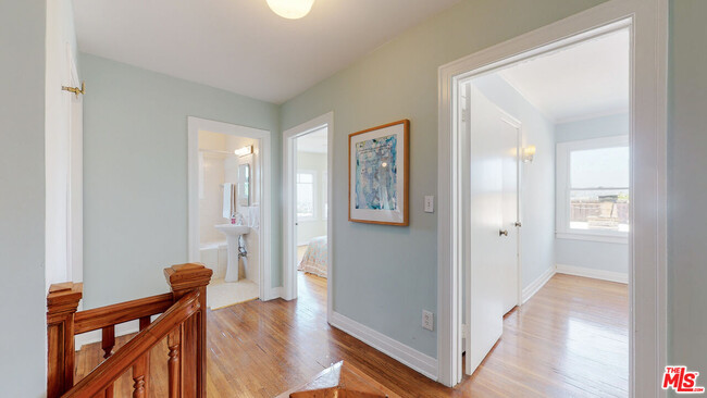 Building Photo - 3627 Crestmont Ave
