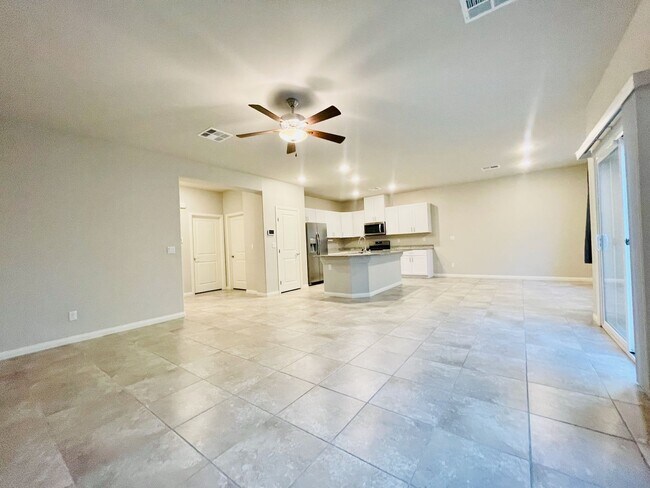 Building Photo - Newer 5 Bd, 3 Bth, Bonus Room, Open Floor ...