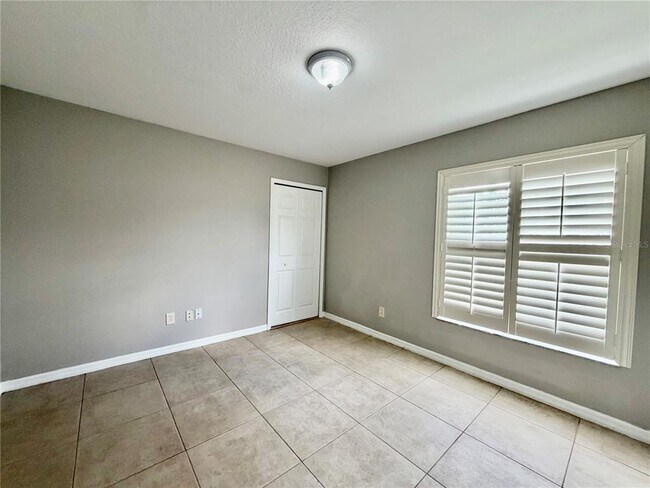 Building Photo - 10146 Bloomfield Hills Dr