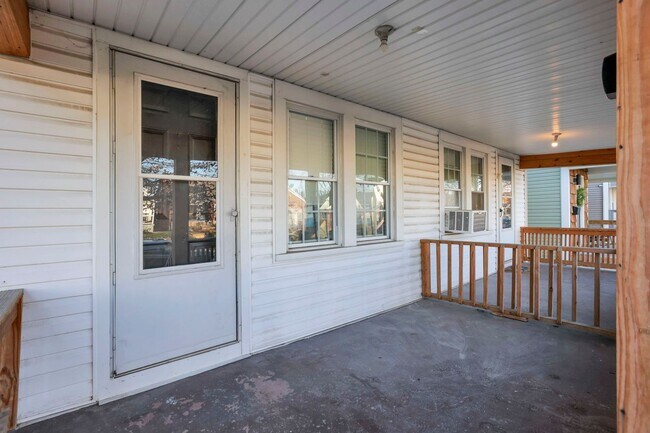 Building Photo - 1398-1400 S Ohio Ave