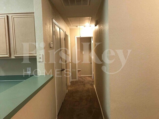 Building Photo - 10640 Towerwood Dr