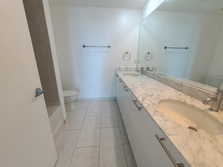 Building Photo - 951 Brickell Ave